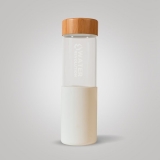 Skleněná láhev na pití v silikonovém obalu bílá 660 ml
